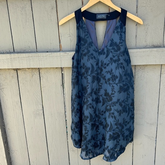 ASTR Navy Floral Embroidered Velvet Jaquard Mini Dress Size XS - Picture 1 of 6